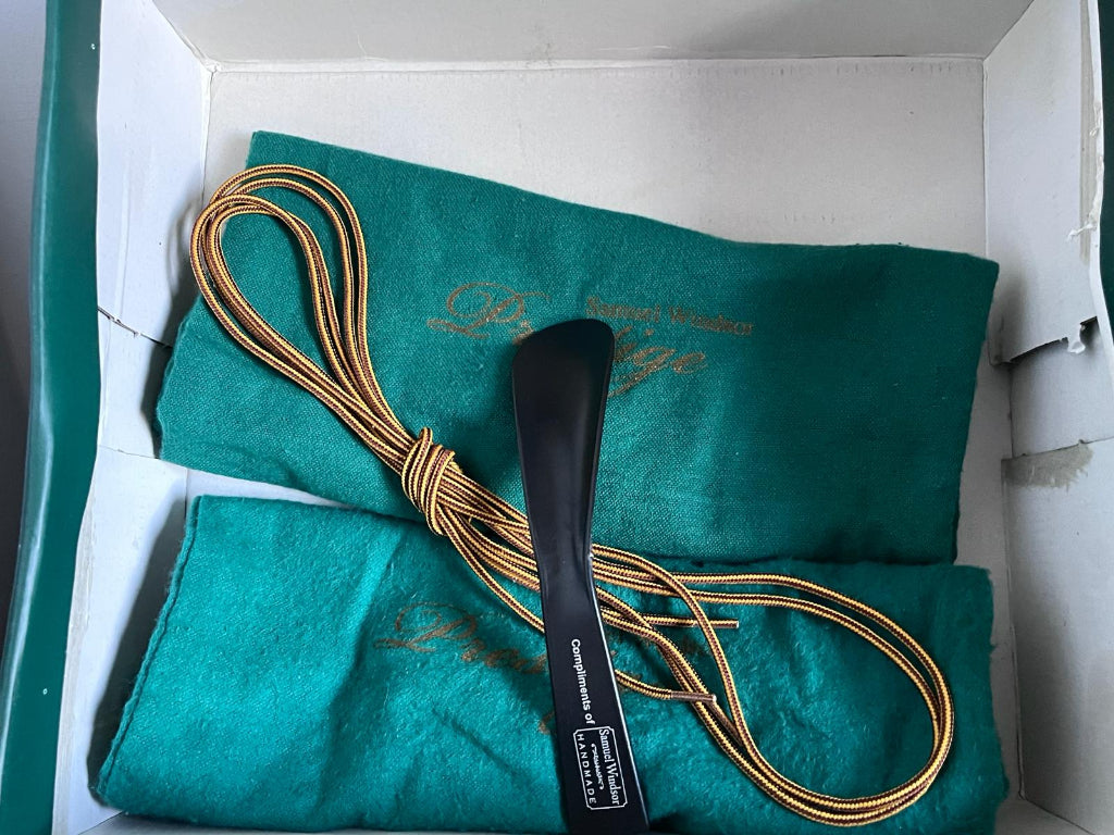 Samuel Windsor Buffalo Boot - Shoe Horn Laces