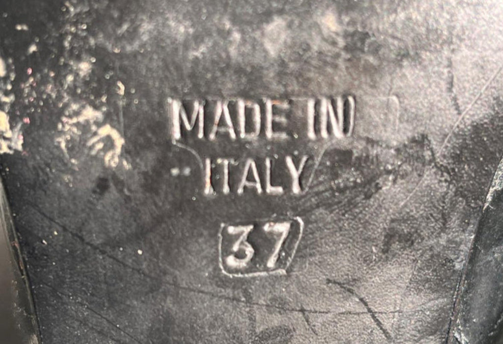 Sole of iBLUES boot with 'MADE IN ITALY 37' on a textured surface