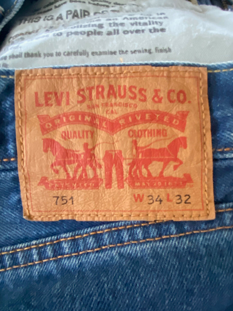 Levis 751 W34 x 32 - Pre-loved