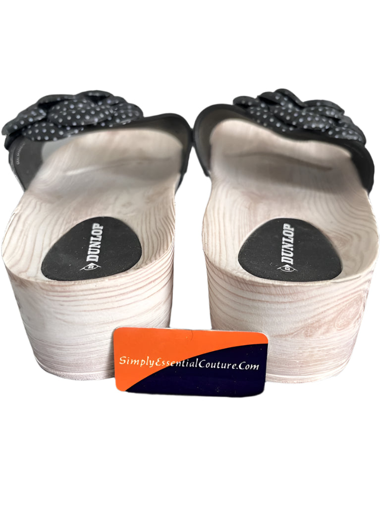 Dunlop Wood Effect Sliders & Flower Strap - UK5