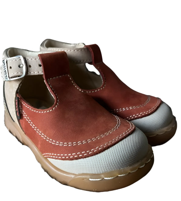 Aster Boys Shoes Size UK5 Infant - EU22 - US6.  NEW in Box