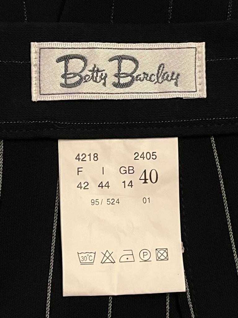 Betty Barclay Navy Trousers - Size Tag