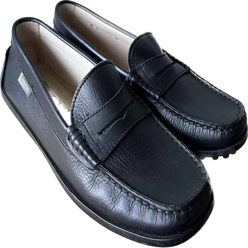 Step2 Black Buddy Leather Girls Loafers size UK1 to UK3 EU33 to EU35.  NEW in Box