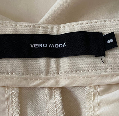 Vero Moda label on a beige garment with size 38