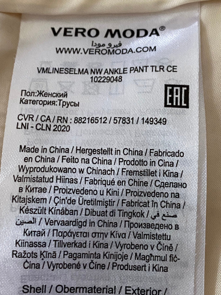 Vero Moda label on a garment with text and logos.