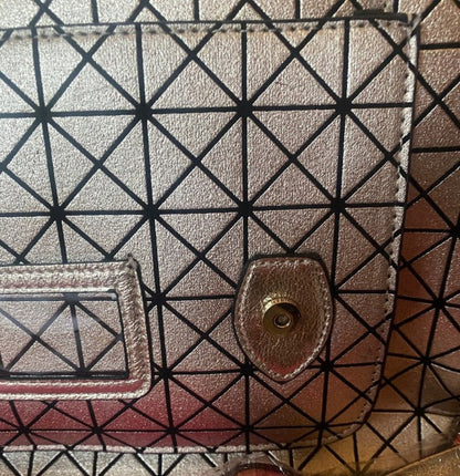 Anna Smith Gold Abstract Satchel Bag - Fastening