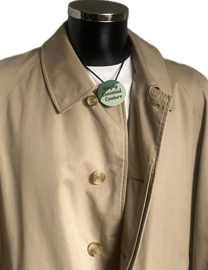 Burberrys' Classic Trench Coat - Collar