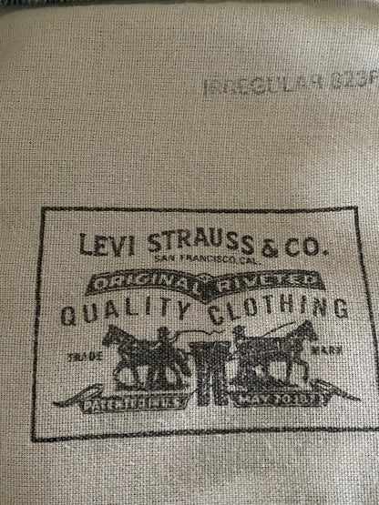 LEVI'S 505 Light Wash Blue Jeans - W33 - Pre-Loved in Great Condition