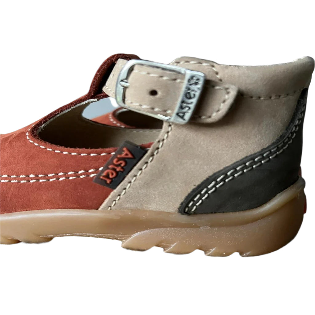 Aster Boys Shoes Size UK5 Infant - EU22 - US6.  NEW in Box