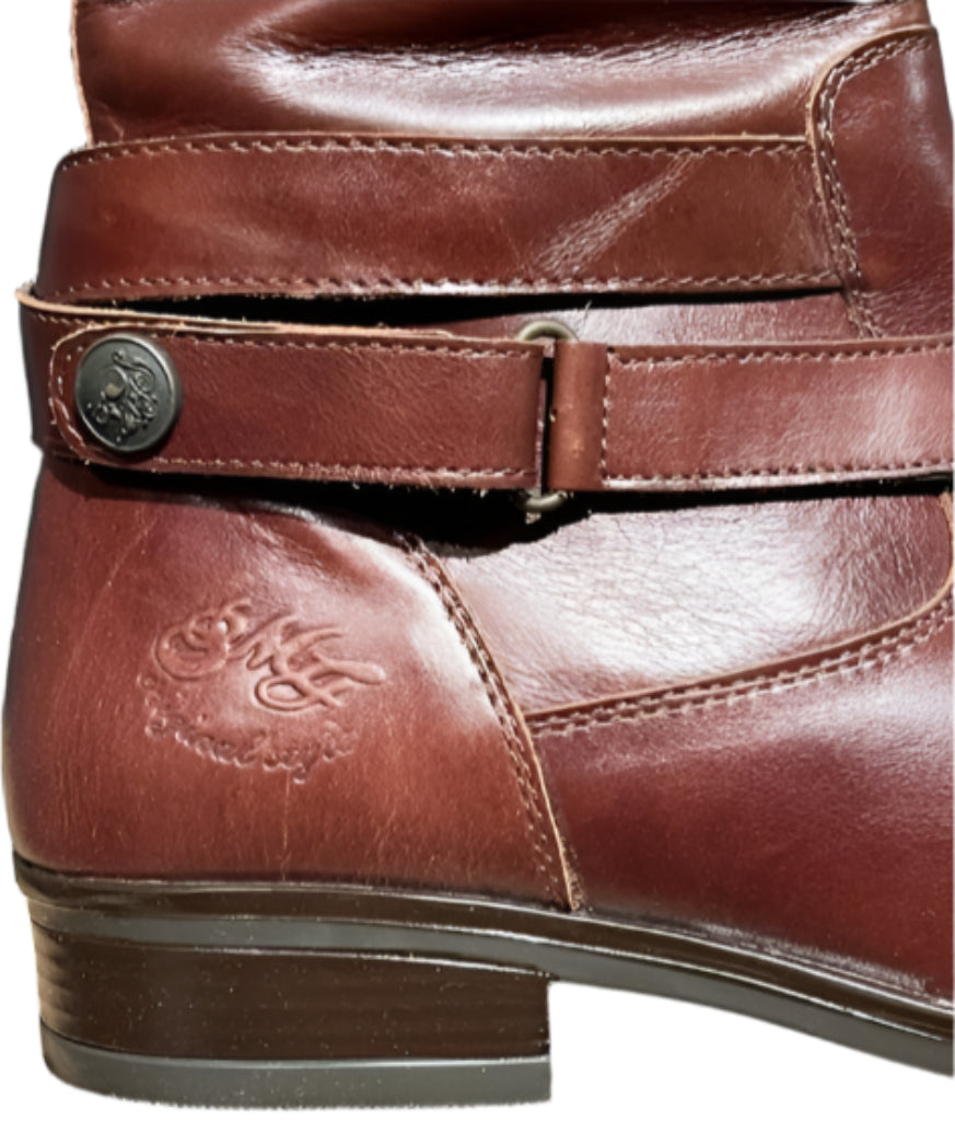 PRIMIGI Leather Detailing
