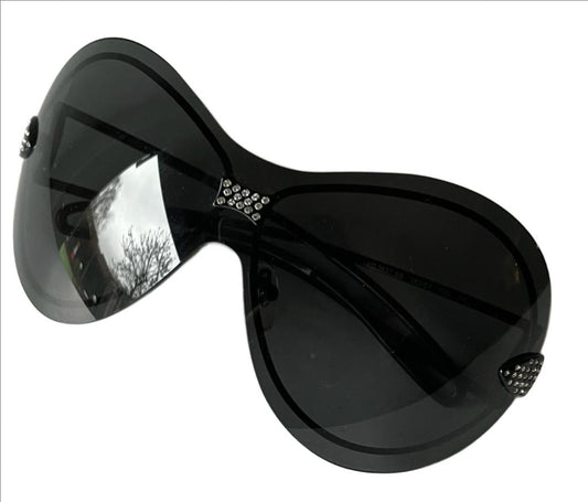 VOGUE Black Oversized Sunglasses